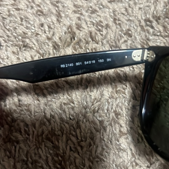 Extra large Ray-ban Wayfarer sunglasses. - Picture 2 of 3